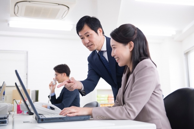 人事考課面談とは 部下の成長を促すキーフレーズ4選