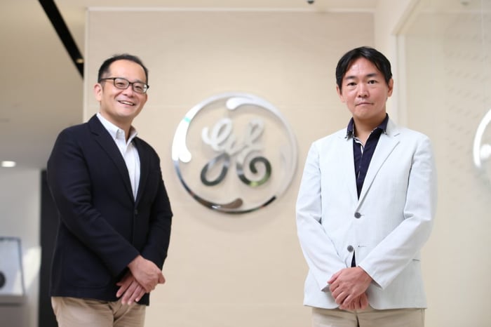 GEジャパン株式会社　GEジャパン 執行役員 人事本部長 兼 GEヘルスケアアジアパシフィック人事本部長　宇佐見 英司氏（写真右）／一般社団法人組織内サイレントマイノリティ 代表理事、多摩大学大学院 経営情報学研究科 客員教授　須東 朋広氏（写真左）